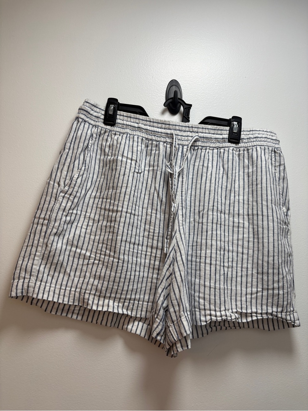 Striped Drawstring Linen-Blend Shorts - White/Black | XL | Minimalist Quiet